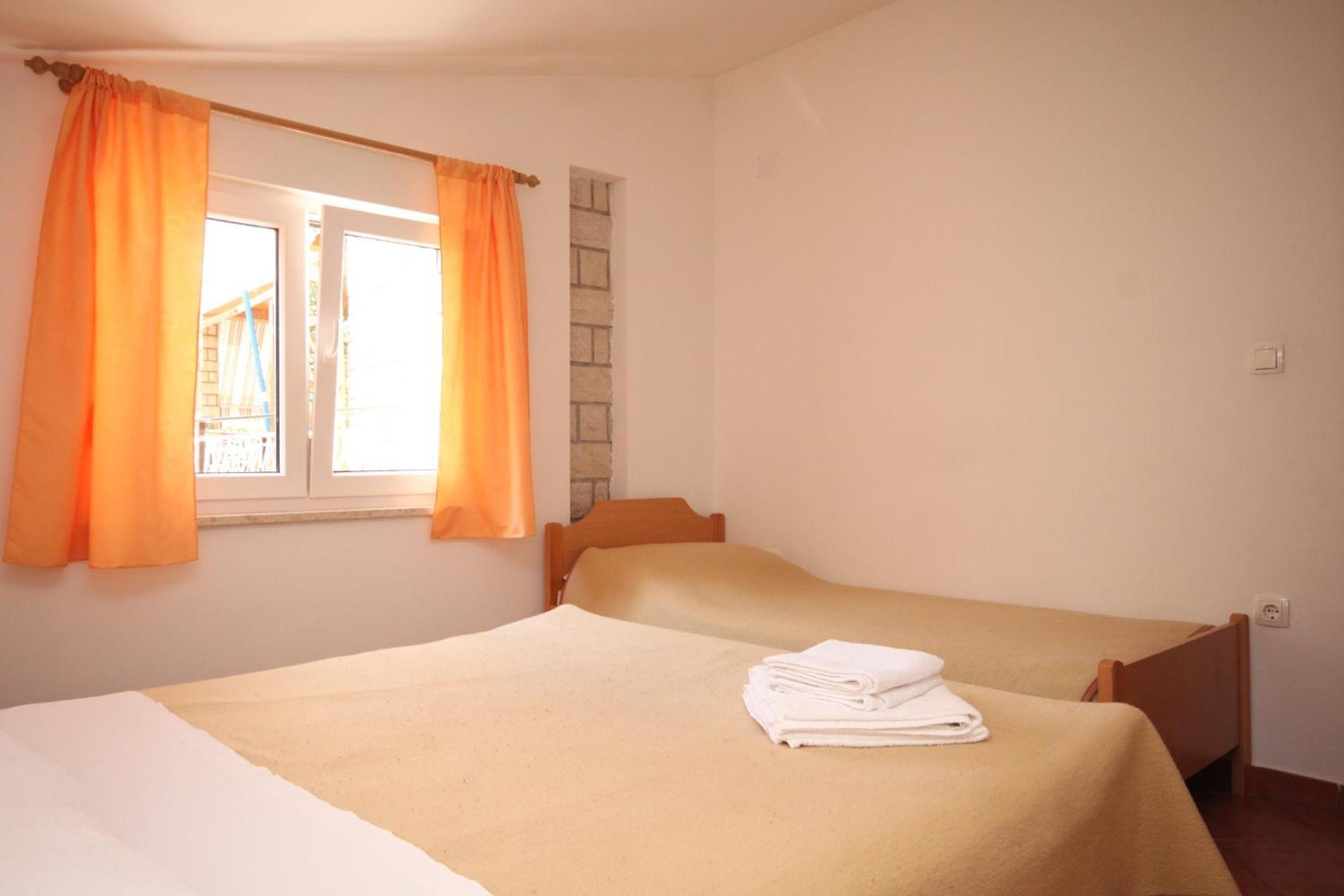 Apartments With A Parking Space Umag - 7039 Pokój zdjęcie